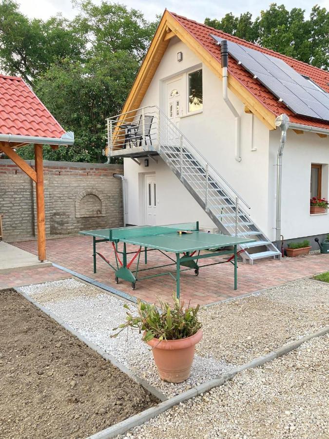 Fazekas Vendeghaz Hotel Balatonkeresztur Exterior photo